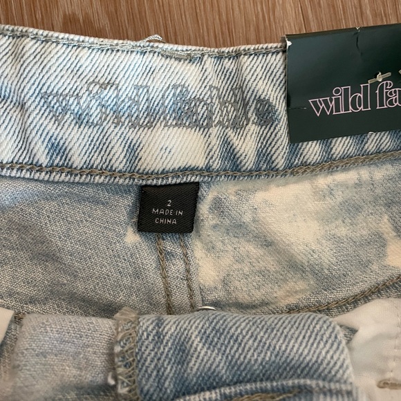 Jean shorts - bleached & distressed - size 26 waist (2) - Picture 3 of 4